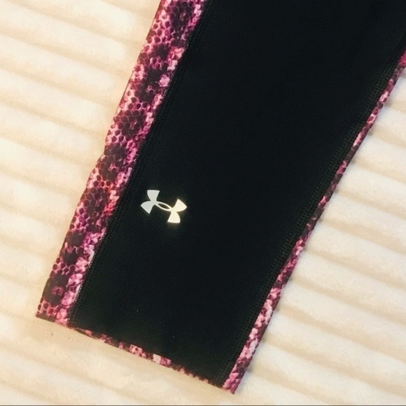 Under Armour UA Hi Waisted Black Pink Snakeskin Compression Tight Capri Leggings - Picture 4 of 6